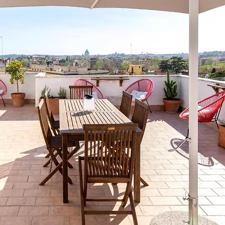 Διαμέρισμα Terrazza Donatello - Rome's Skyview Loft Ρώμη